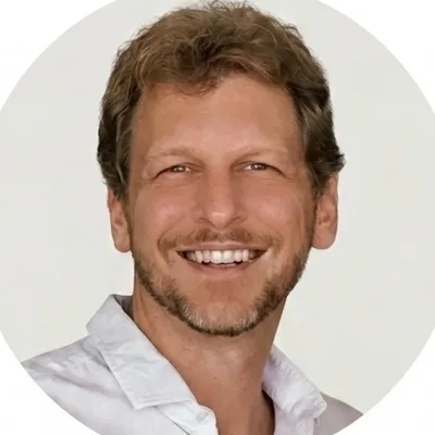 Dr. Rodrigo Moura Valle Moinhos — Geriatra e Cuidados Paliativos parceiro da Ágape & Luz